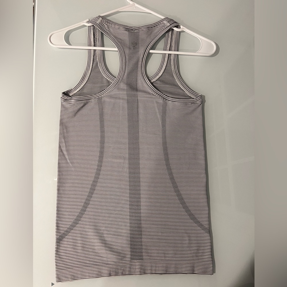 Lululemon Swiftly tech (size 2)